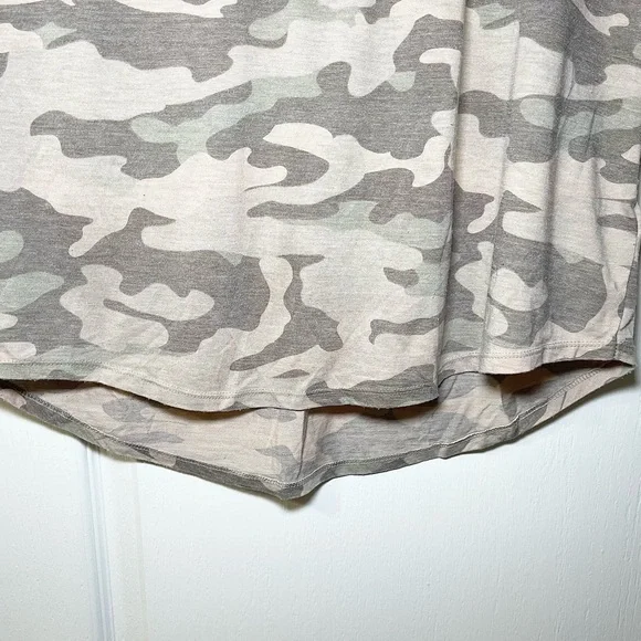 Express One Eleven V-Neck Camo Print Women's Tee - Picture 9 of 11